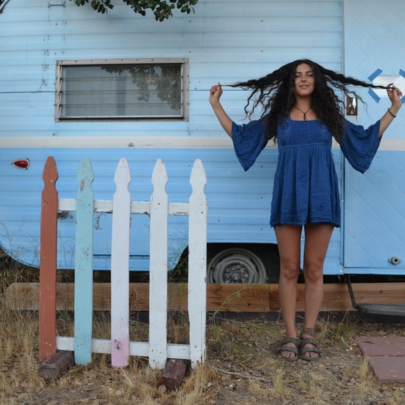 XOX MEET YOUR SELLER!! Hi Fashion Friends!! XO - Picture 3 of 6